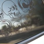 برچسب شیشه ماشین طرح اسکلت سر انسان