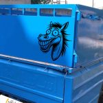 استیکر بدنه ماشین طرح اسب شاد