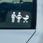 استیکر خانواده کوچک نمونه روی ماشین