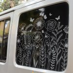 برچسب شیشه در ماشین طرح گل